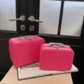 Felroze gewatteerde cosmetische koffer set met metalen handvat, grote make-up opbergdoos. - Kleine Make-up Koffer / Rozerood