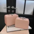 Roze gewatteerde cosmetische tas set, elegante make-up organizer doos met metalen handvat. - Kleine Make-up Koffer / Zachtroze