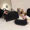 Zwarte vintage cosmetische tas set met grote handtas en handig tasje voor reizen. - Zwart