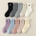 Chaussettes épaisses et douces pour femme avec jolie broderie cœur et revers en peluche. - Taille Unique / Multicolore