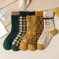 Chaussettes en laine épaisses et chaudes d'hiver pour femmes, motifs rétro mignons mi-hautes. - Série Jaune-Vert