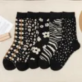 Hiver epaisses chaudes chaussettes femme mi-mollet motifs mignons vintage chaussettes tricot. - Série Noire