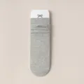 Chaussettes slouch grises pour femmes avec joli noeud brode et etiquette en papier vue principale. - Taille unique / Gris clair