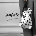 Borsa a tracolla in tela da donna, elegante mini borsa a mano a pois per uso quotidiano. - Pois / Bianco e nero