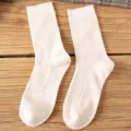 Chaussettes mi-hautes côtelées confortables pour femmes, chaussettes unies décontractées en coton. - Taille unique / Khaki