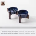 Japanse keramische huisdierenbak met acaciahouten standaard langzame voerbak voor honden - Ovengeglazuurd Blauw Slow Feeder & Waterbak Met Verhoogde Symmetrische Acaciahouten Dubbele Standaard / Klein 13*4.5cm