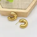 Nahaufnahme dicker Gold-Ohrringe, klobiger Edelstahl C-förmiger minimalistischer Schmuck - Abgerundeter Dickwandiger C-Stil (XL1-015)