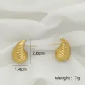 Elegante goldene Edelstahl Muschel texturierte Ohrstecker, kompakte Größe mit stilvollem Design. - Gerippter Conch-Stil (XL1464-44)