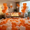 Hartvormige ballonnen en LOVE neon licht set voor romantische feest, huwelijk en aanzoek. - 10 Inch (100 Stuks) / Mat Oranje en Wit