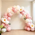 Pastelrosa weiße Ballonbogen-Set mit Gänseblümchen-Folieballons für Party Hochzeit Geburtstag - 8-Stangen Macaron Rosa Weiß Bogen Set