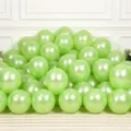 Ballons en latex vert style forêt pour décoration de fête, anniversaire et classe - Vert Fruit Perlé