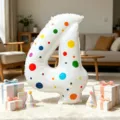 Grande globo de aluminio número 4 con puntos de colores para decoración de fiesta de cumpleaños. - Pegatinas Redondas Coloridas Más Globo de Número Cuatro Blanco