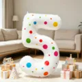 Globo de aluminio número 5 blanco con lunares de colores, ideal para fiesta cumpleaños. - Pegatinas Redondas Coloridas Más Globo de Número Cinco Blanco