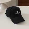 Schwarze, beschädigte Baseballkappe mit niedlicher Bärenbestickung und stilvollem Design. - 3-10 Jahre / Schwarz