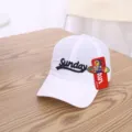 Weißes Baseballcap mit Sunday Stickerei und atmungsaktivem Mesh für den Sommer im Freien. - 50-54cm / Weiß
