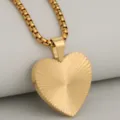 Impresionante collar con colgante de corazon en acero inoxidable bañado en oro 18k. - Colgante Solo (Sin Cadena) / Dorado