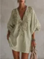 Salbeigrüne Leinen-Baumwoll-Minikleid Tunika mit V-Ausschnitt und Blatt-Stickerei Details. - S / Kleider / Grün