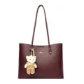 Bordeauxrode grote shopper tas voor dames, elegante schoudertas met schattige berenhanger. - Bordeauxrood