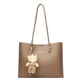 Bruine dames PU lederen shopper tas met schattige berenhanger en lange schouderbanden. - Khaki