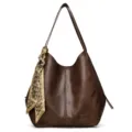 Vintage bruine zachte lederen hobo schoudertas met hartjesprint sjaal voor dagelijks gebruik. - Donkerbruin