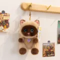 Simpatico portachiavi in peluche gatto Siamese, soffice ciondolo animale con collana di cuori. - Gatto Siamese