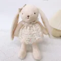 Grazioso peluche coniglio con orecchie a punta e abito floreale in pizzo, morbida bambola pendente. - Abito Floreale Giallo