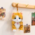 Portachiavi in peluche gatto tigrato arancione, simpatico ciondolo con collana di perle a cuore. - Gatto Arancione