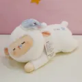 Simpatico agnello di peluche dormiente con berretto blu, morbido cuscino di stoffa per regalo. - Stile Prono Addormentato / 40CM