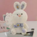Morbido peluche coniglio bianco con fiocco a quadri blu, giocattolo imbottito per cameretta. - Seduto Blu Altezza 33cm / Versione Originale
