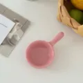 Süße rosa Keramik Dippschale mit Griff, ideal für Sojasauce, Ketchup und kleine Snacks. - Rosa