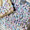 Cuentas de corazón de acrílico coloridas, cuentas sueltas planas redondas DIY para pulseras de joyería. - 4*7mm / Blanco con Corazón Multicolor