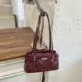 Dunkelrote Lackleder Stepptasche, stilvolle Damen Herbst und Winter Schultertasche fuer Alltag. - Rot