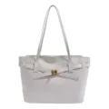 Minimalistische Schultertasche für Damen, Vintage-Stil Pendler Handtasche mit Metallverschluss. - Gebrochenes Weiß