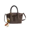 Braune Handtasche mit Krokodilmuster und Holzperlen Anhänger, modische Schultertasche. - Mit Anhänger / Kaffee