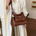 Retro Damen Shopper Tasche, grosse Kapazitaet multifunktional Schulter und Rucksack neu. - Mit Anhänger / Braun