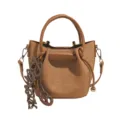 Modische braune Eimer Handtasche für Damen, trendige Freizeittasche mit Anhänger und Gurt. - Mit Anhänger / Braun