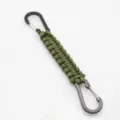 Taktischer Paracord Schlüsselanhänger mit Karabinerhaken, robustes Outdoor EDC Zubehör. - Armeegrün