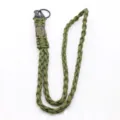 Llavero de paracord verde para exteriores con mosquetón táctico y placa metálica. - Verde Militar