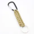Llavero de paracord para exteriores con mosquetón negro y cuerda trenzada color caqui. - Caqui