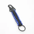 Variante de porte-clés paracorde noir et bleu avec mousqueton métallique et anneau. - Bleu Et Noir