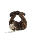 Bolso de mano peludo marrón elegante con dije de oso y lazo para mujer otoño invierno. - Estilo Con Colgante / Café
