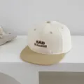 Gorra de béisbol de ala plana de algodón lavado a color de contraste para niños. - 50-54cm / Blanco Roto