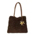 Bolso shopper de felpa marron suave con asas trenzadas y abalorio de palmera para invierno. - Con Colgante / Café