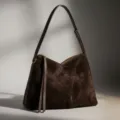 Dunkelbraune Damen Ledertasche, Wildleder Matte Textur Pendler Umhängetasche stilvoll. - Kaffeebraun