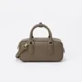 Damen taupe Echtleder Boston Tasche, stilvolle Bowling Handtasche mit Schultergurt. - Elefantengrau
