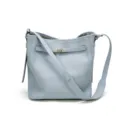 Hellblaue Echtleder Beuteltasche, luxuriöse Damen Umhängetasche mit Drehverschluss Design. - Nebelblau