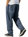 Vue détaillée de la poche arrière du pantalon en velours côtelé avec étiquette noire vintage. - Bleu marine