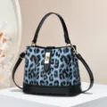 Chic borsa donna stampa leopardo blu con finiture in pelle verniciata tracolla - Blu