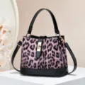 Borsa a secchiello stampa leopardata rosa da donna tracolla in pelle verniciata - Viola