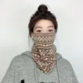 Copricapo e scaldacollo in maglia da donna, sciarpa invernale calda con motivo a fiocco. - Fair Isle - Caffè